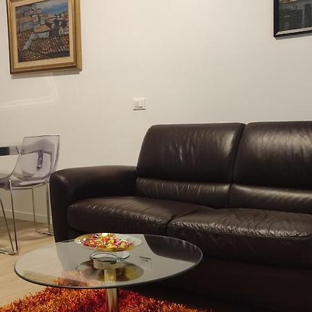 Interno Nove - Appartamento A Corsico Buitenkant foto