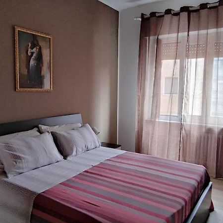 Interno Nove - Appartamento A Corsico Buitenkant foto