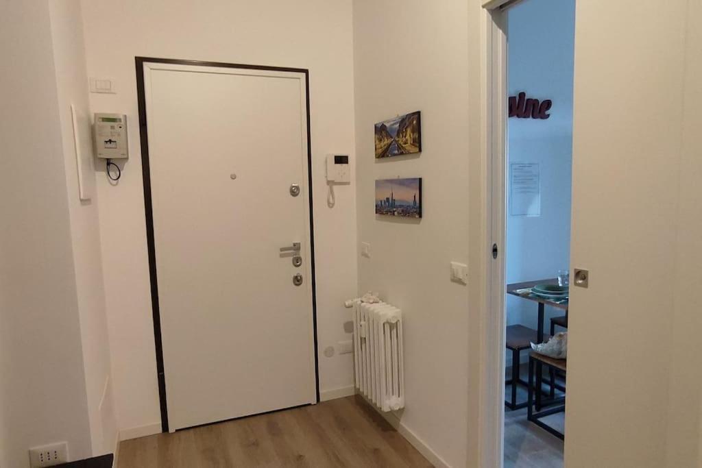 Interno Nove - Appartamento A Corsico Buitenkant foto