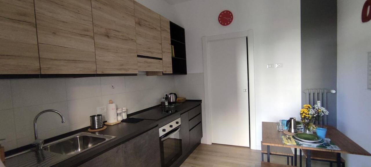Interno Nove - Appartamento A Corsico Buitenkant foto
