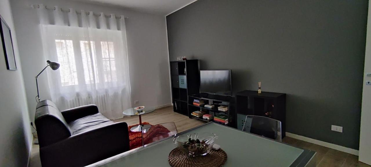 Interno Nove - Appartamento A Corsico Buitenkant foto
